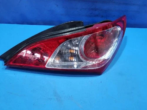 Right rear tail light assembly compatible with Hyundai Genesis Coupe 2009, genuine OEM replacement part 92402 2M000