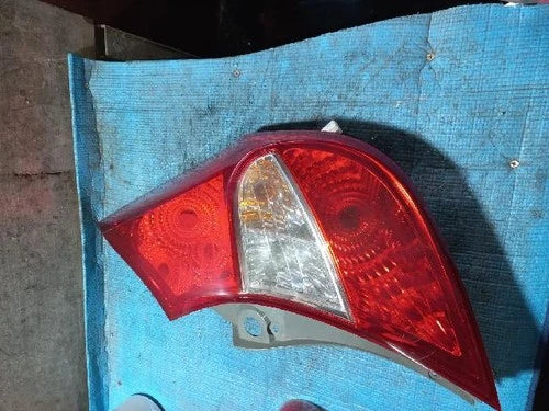 Right rear combination tail light assembly OEM 92402 1R200 compatible with Hyundai Accent 2012