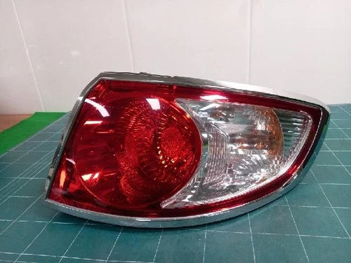 Rear combination tail light compatible with Hyundai Santa Fe 2008, genuine OEM replacement part 92402 2B000