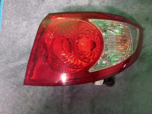 Right rear tail light assembly compatible with Hyundai Santa Fe 2009, genuine OEM replacement part 924022B000