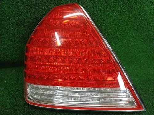 Left rear tail light assembly compatible with Hyundai Equus 2006, genuine OEM replacement part 92401 3B501