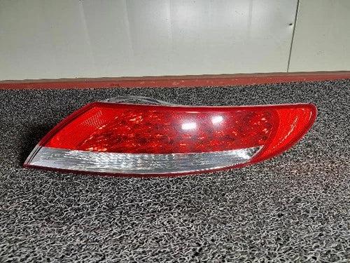 Rear combination tail light (right) compatible with Hyundai Azera 2007, genuine OEM replacement part 92402 3L001