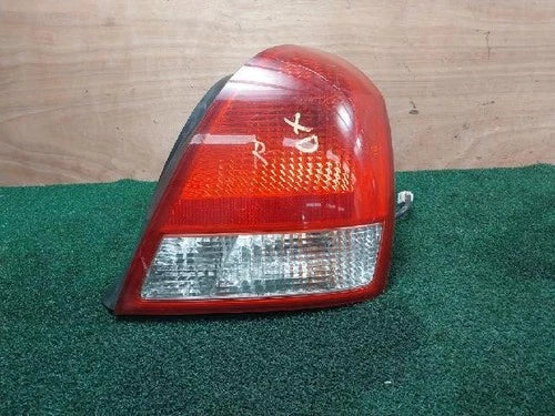 Right rear tail light assembly compatible with Hyundai Elantra 2002, genuine OEM replacement part 92402-2D0