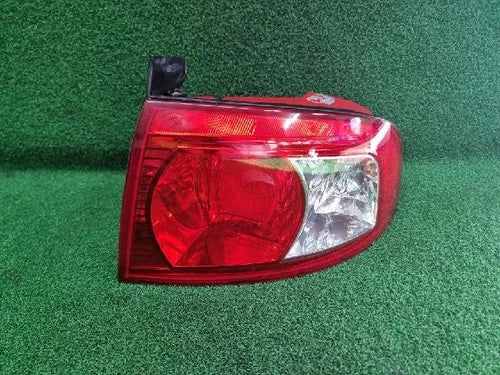 Rear combination tail light (right) compatible with Kia Optima 2005, genuine OEM replacement part 92421 3C070