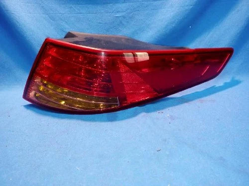 Rear combination tail light assembly right side (RH) for Kia K5 2014, genuine OEM replacement part 924022T000