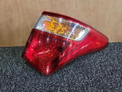 Right outer rear tail light assembly compatible with Hyundai Veracruz 2008, genuine OEM replacement part 92402 3J000