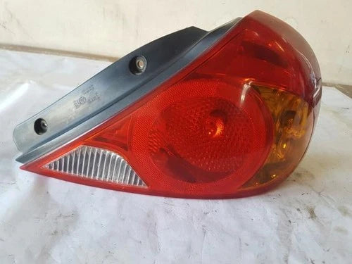 Right rear tail light assembly compatible with Kia Spectra 2002, RH OEM 0K2N1, 51150A