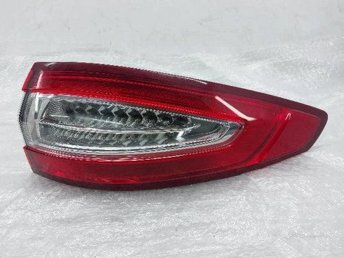 Right rear tail light assembly compatible with Ford Mondeo 2016 (genuine part: DS73-13404-DJ)