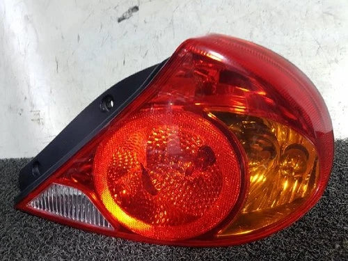 Right rear tail light assembly compatible with Kia Spectra 2000, genuine OEM replacement part 0K2N151150A