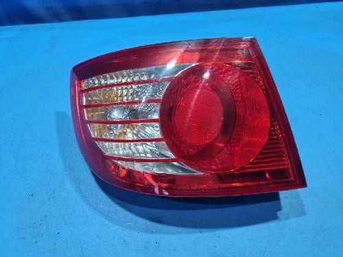 Left rear combination tail light assembly OEM 92401 2D700 compatible with Hyundai Elantra 2006