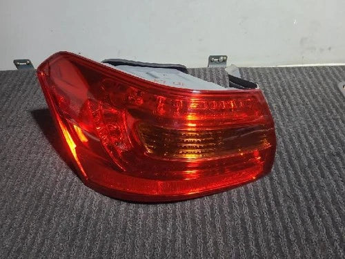 Left rear tail light assembly compatible with Kia Cadenza 2013, genuine OEM replacement part 92401 3R000