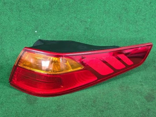 Rear combination tail light assembly (right) compatible with Kia K5 2014, genuine OEM replacement part 924022T000