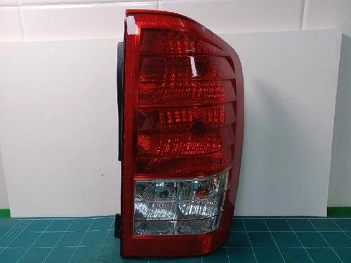 Right rear combination tail light assembly compatible with Kia Sedona 2010, OEM 92402, 4J000
