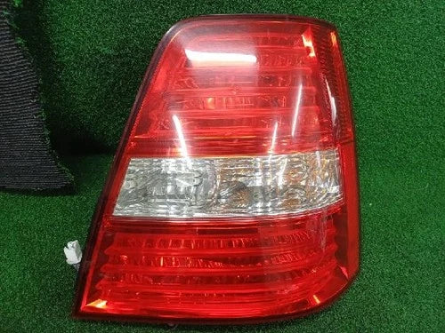 Right rear combination tail light assembly OEM 92402 3E540 compatible with Kia Sorento 2008