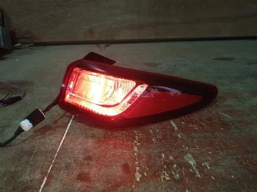 Right outer rear tail light assembly compatible with Hyundai Kona 2020 (genuine OEM replacement part 92402-J9000)
