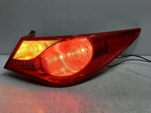 Right outer rear tail light assembly compatible with Hyundai YF 2011, genuine OEM replacement part 924023S000