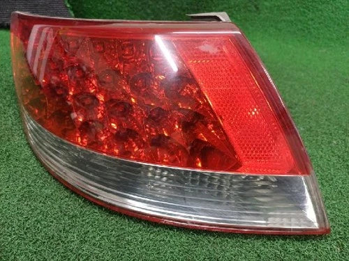 Left rear combination tail light assembly compatible with Hyundai Azera 2006, genuine OEM replacement part 92401 3L001
