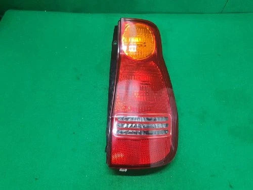 Hyundai Elantra 2004 Right rear combination tail light assembly OEM 92402 17000