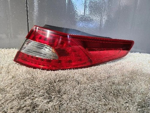 Rear combination tail light (right) compatible with Kia K5 2012, genuine OEM replacement part 92402-2T0