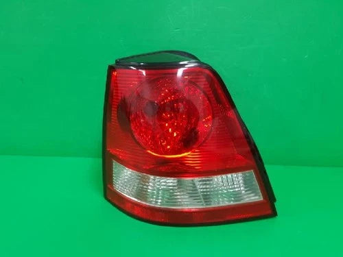 Left rear tail light assembly compatible with Kia Sorento 2002, genuine OEM replacement part 92401 3E000