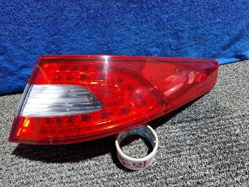 Right rear combination tail light assembly OEM 92402 2T100 compatible with Kia K5 2011