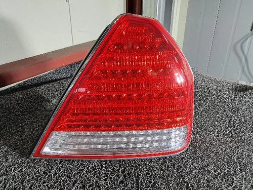 Conjunto de faro/calavera trasero derecho para Hyundai Equus 2007, pieza original OEM 92402 3B501