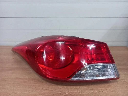 Rear combination tail light compatible with Hyundai Elantra 2012, genuine OEM replacement part 924013X0