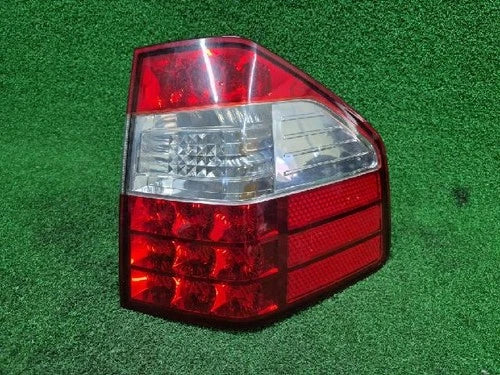 Right rear combination tail light assembly compatible with Kia Borrego 2009, genuine OEM replacement part 92402-2J1