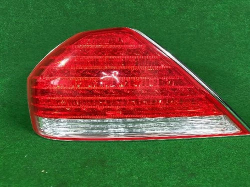 Left rear tail light assembly compatible with Hyundai Equus 2006, genuine OEM replacement part 92401 3B501