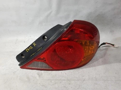 Right rear combination tail light assembly compatible with Kia Spectra 2001, genuine OEM replacement part 0K2N1 51150A