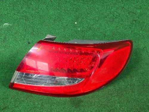 Right rear combination tail light assembly OEM 924023L500 compatible with Hyundai Azera 2011