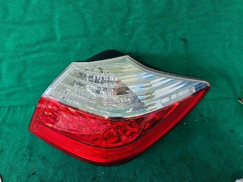 Rear combination tail light (right) compatible with Hyundai Genesis Coupe 2011, genuine OEM replacement part 92402 3M060