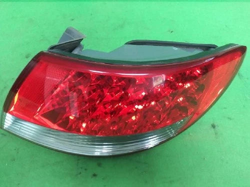 Right rear combination tail light assembly OEM 92402 3L001 compatible with Hyundai Azera 2007