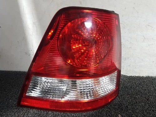 Right rear combination tail light assembly OEM 92402 3E000 compatible with Kia Sorento 2003