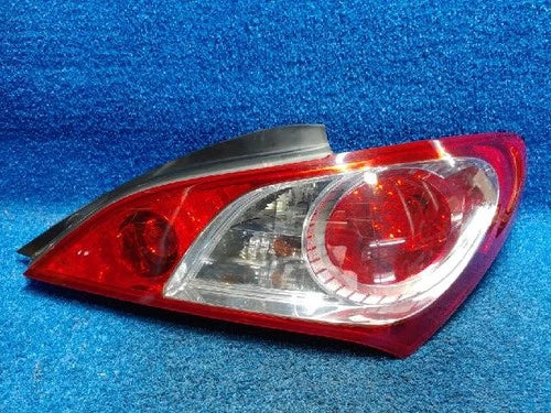 Rear combination tail light assembly (right) compatible with Hyundai Genesis Coupe 2010, OEM 924022M0