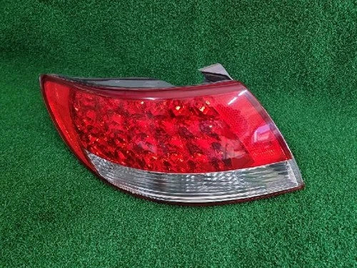 Left rear tail light assembly compatible with Hyundai Azera 2007, genuine OEM replacement part 92401 3L001