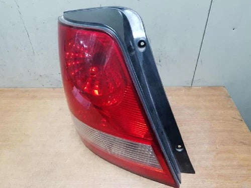 Left rear tail light assembly compatible with Kia Sorento 2004, LH OEM 92401, 3E000