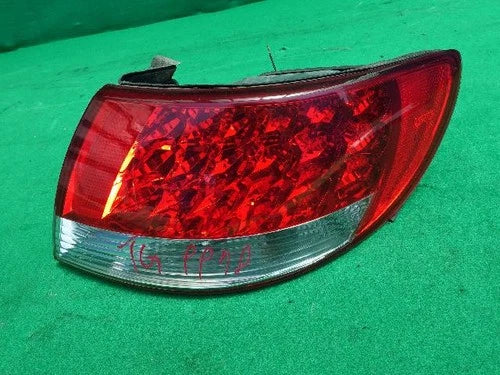 Right rear combination tail light assembly OEM 92402 3L001 compatible with Hyundai Azera 2007