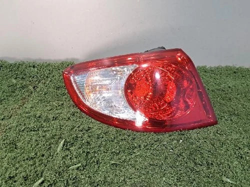 Left rear tail light assembly (OEM) compatible with Hyundai Santa Fe 2011, part number 92401 2B500