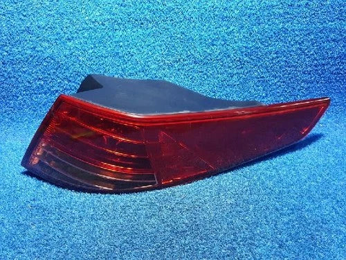 Right rear combination tail light assembly OEM 92402 2T000 compatible with Kia K5 2013