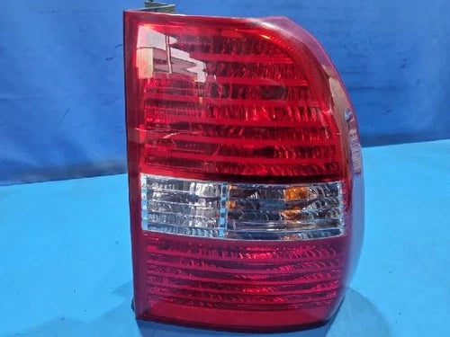 Right rear combination tail light assembly OEM 92402 1F001 compatible with Kia Sportage 2005