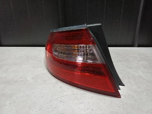 Left outer rear tail light assembly compatible with Hyundai Azera 2015 (genuine OEM replacement part 92403-3V0)