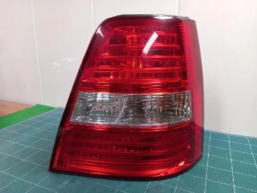 Right rear combination tail light assembly OEM 92402 3E540 compatible with Kia Sorento 2008
