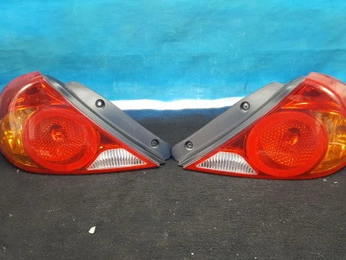 Right rear combination tail light assembly Kia Spectra 2001 OEM 0K2N151150A