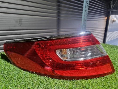Left rear tail light assembly compatible with Hyundai Azera 2012, genuine OEM replacement part 92403 3V000