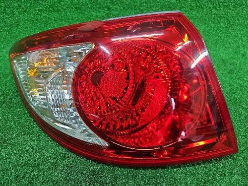 Left outer rear tail light assembly compatible with Hyundai Santa Fe 2009, genuine OEM replacement part 92401-2B0