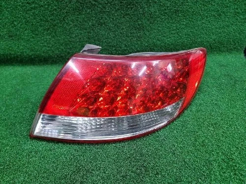 Right rear combination tail light assembly OEM 92402 3L001 compatible with Hyundai Azera 2007
