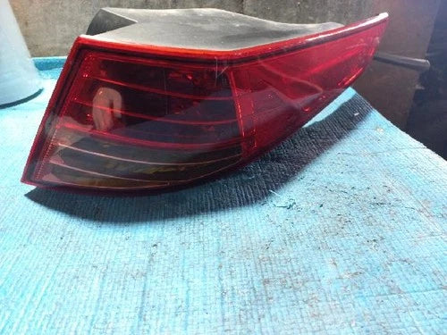 Right rear combination tail light assembly compatible with Kia K5 2011, genuine OEM replacement part 92402 2T000