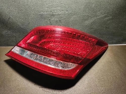 Rear tail light (o assembly Tail Light) compatible with Hyundai Equus 2010, genuine OEM replacement part 92402 3N000