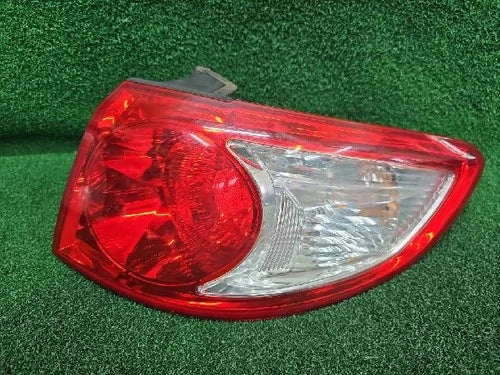 Right outer rear tail light assembly OEM 92402 2B000 compatible with Hyundai Santa Fe 2008